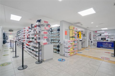 Propiedad comercial en venta en Miami, Florida № 2158619 - foto 13