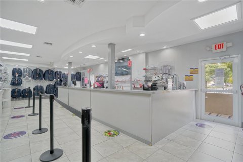 Propiedad comercial en venta en Miami, Florida № 2158619 - foto 15