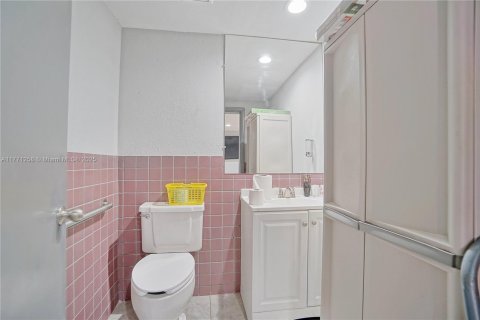 Propiedad comercial en venta en Miami, Florida № 2158619 - foto 12