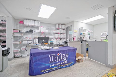 Propiedad comercial en venta en Miami, Florida № 2158619 - foto 10
