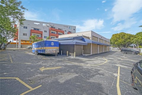 Propiedad comercial en venta en Miami, Florida № 2158619 - foto 23