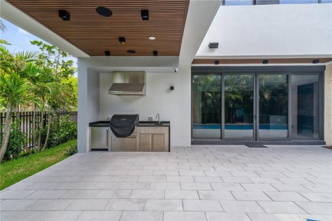 Casa en venta en Miami, Florida, 5 dormitorios, 372.35 m2 № 1799571 - foto 11