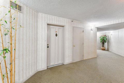 Condo in Boca Raton, Florida, 2 bedrooms № 2250992 - photo 2