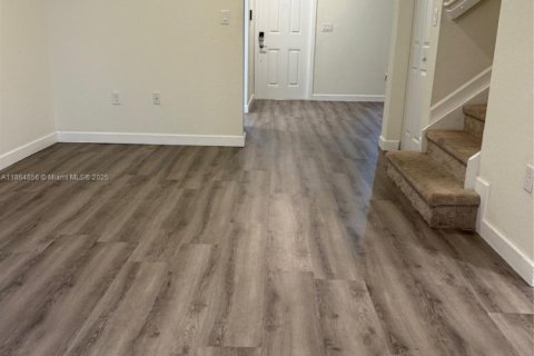 Villa ou maison à louer à Hialeah, Floride: 3 chambres, 137.77 m2 № 1893199 - photo 8
