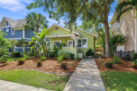 House in Saint Petersburg, Florida 5 bedrooms, 220.09 sq.m. № 2376814