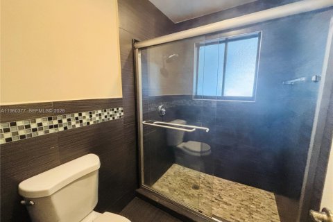 Villa ou maison à vendre à Deerfield Beach, Floride: 3 chambres, 153.75 m2 № 2020362 - photo 18