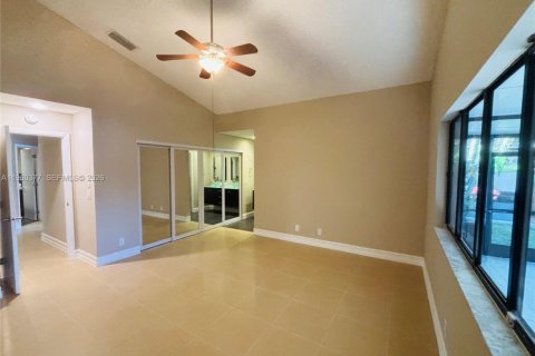 Villa ou maison à vendre à Deerfield Beach, Floride: 3 chambres, 153.75 m2 № 2020362 - photo 13