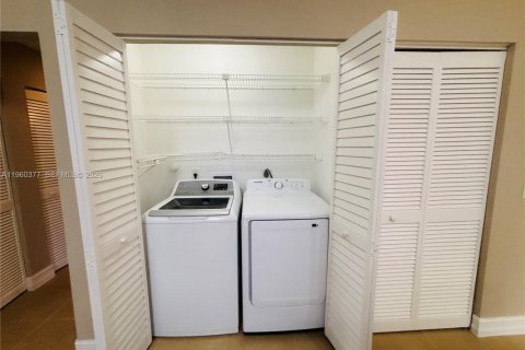 Villa ou maison à vendre à Deerfield Beach, Floride: 3 chambres, 153.75 m2 № 2020362 - photo 21