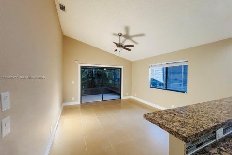 Villa ou maison à vendre à Deerfield Beach, Floride: 3 chambres, 153.75 m2 № 2020362 - photo 11