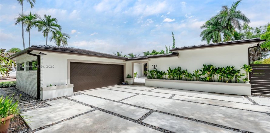 Дом в Майами-Спрингс, Флорида 4 спальни, 208.29м2 № 2016390