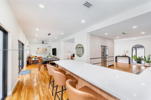 Купить виллу или дом в Майами-Спрингс, Флорида 4 спальни, 208.29м2, № 2016390 - фото 11