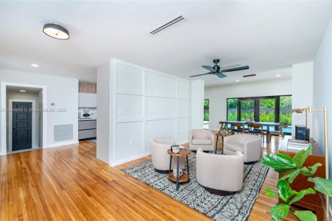 Купить виллу или дом в Майами-Спрингс, Флорида 4 спальни, 208.29м2, № 2016390 - фото 4