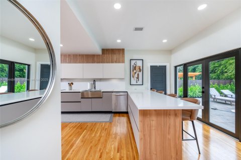 Купить виллу или дом в Майами-Спрингс, Флорида 4 спальни, 208.29м2, № 2016390 - фото 10