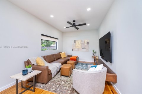 Купить виллу или дом в Майами-Спрингс, Флорида 4 спальни, 208.29м2, № 2016390 - фото 15