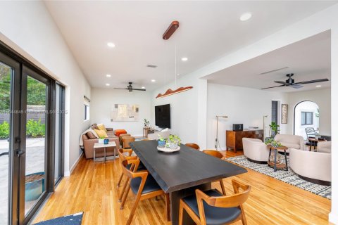 Купить виллу или дом в Майами-Спрингс, Флорида 4 спальни, 208.29м2, № 2016390 - фото 12