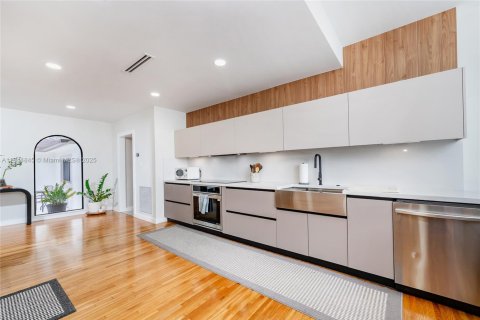 Купить виллу или дом в Майами-Спрингс, Флорида 4 спальни, 208.29м2, № 2016390 - фото 9