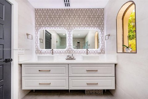 Купить виллу или дом в Майами-Спрингс, Флорида 4 спальни, 208.29м2, № 2016390 - фото 19