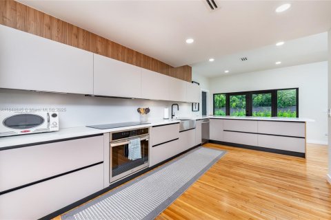 Купить виллу или дом в Майами-Спрингс, Флорида 4 спальни, 208.29м2, № 2016390 - фото 7