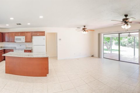 Villa ou maison à vendre à Port St. Lucie, Floride: 3 chambres, 115.29 m2 № 2146806 - photo 4