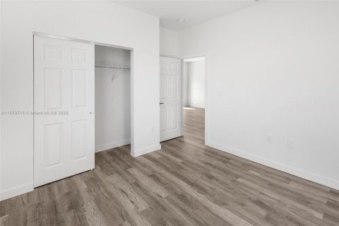 House in Lehigh Acres, Florida 3 bedrooms, 141.21 sq.m. № 2018667 - photo 25