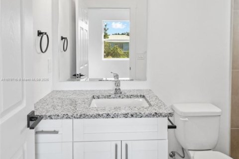 House in Lehigh Acres, Florida 3 bedrooms, 141.21 sq.m. № 2018667 - photo 23