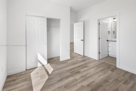 House in Lehigh Acres, Florida 3 bedrooms, 141.21 sq.m. № 2018667 - photo 20