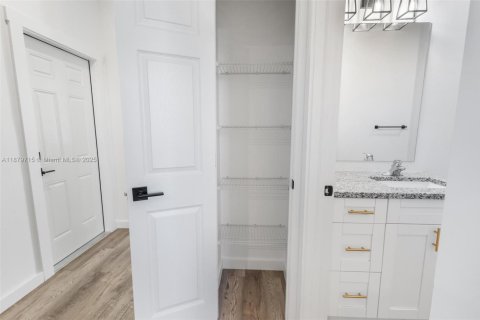 House in Lehigh Acres, Florida 3 bedrooms, 141.21 sq.m. № 2018667 - photo 14