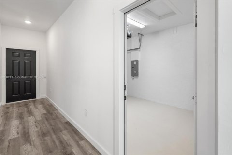 House in Lehigh Acres, Florida 3 bedrooms, 141.21 sq.m. № 2018667 - photo 27