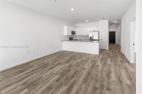 House in Lehigh Acres, Florida 3 bedrooms, 141.21 sq.m. № 2018667 - photo 17