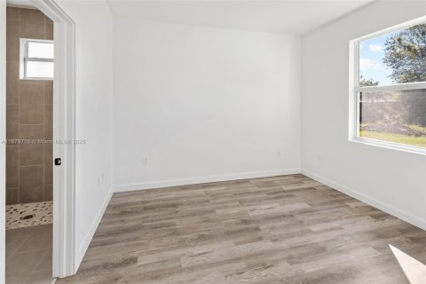 House in Lehigh Acres, Florida 3 bedrooms, 141.21 sq.m. № 2018667 - photo 19