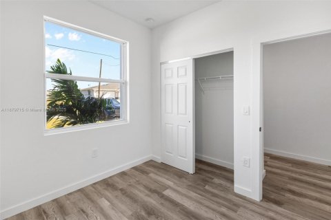 House in Lehigh Acres, Florida 3 bedrooms, 141.21 sq.m. № 2018667 - photo 11