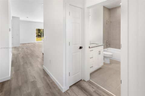 House in Lehigh Acres, Florida 3 bedrooms, 141.21 sq.m. № 2018667 - photo 12