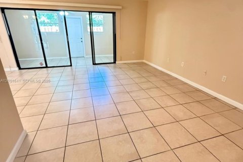 Снять в аренду таунхаус в Холливуд, Флорида 4 спальни, 155.15м2, № 2066646 - фото 7