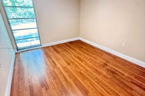 Снять в аренду таунхаус в Холливуд, Флорида 4 спальни, 155.15м2, № 2066646 - фото 12