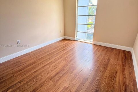 Снять в аренду таунхаус в Холливуд, Флорида 4 спальни, 155.15м2, № 2066646 - фото 15