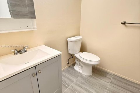 Снять в аренду таунхаус в Холливуд, Флорида 4 спальни, 155.15м2, № 2066646 - фото 17