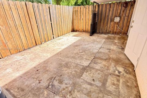 Снять в аренду таунхаус в Холливуд, Флорида 4 спальни, 155.15м2, № 2066646 - фото 18