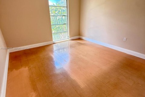 Снять в аренду таунхаус в Холливуд, Флорида 4 спальни, 155.15м2, № 2066646 - фото 13