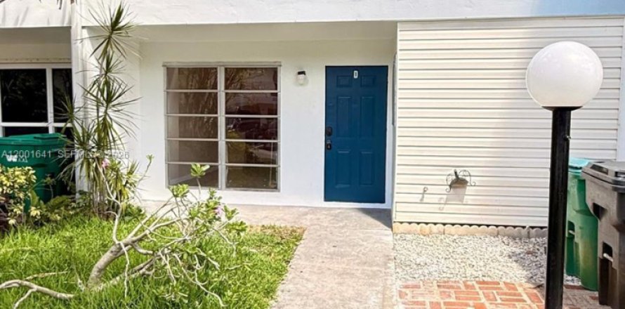 Таунхаус в Холливуд, Флорида 4 спальни, 155.15м2 № 2066646