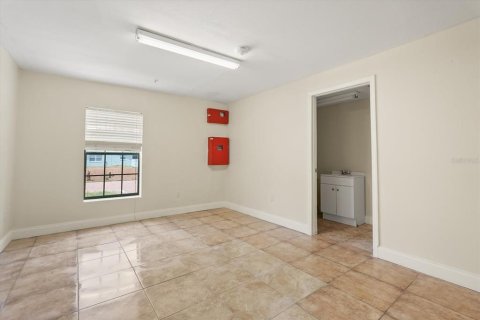Propiedad comercial en alquiler en Orlando, Florida, 268.95 m2 № 1736793 - foto 7