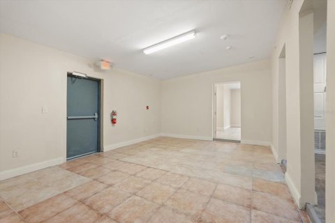 Propiedad comercial en alquiler en Orlando, Florida, 268.95 m2 № 1736793 - foto 13