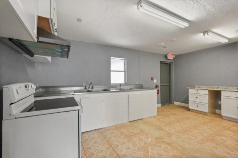 Propiedad comercial en alquiler en Orlando, Florida, 268.95 m2 № 1736793 - foto 28