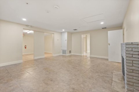 Propiedad comercial en alquiler en Orlando, Florida, 268.95 m2 № 1736793 - foto 15