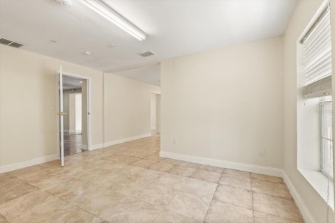 Propiedad comercial en alquiler en Orlando, Florida, 268.95 m2 № 1736793 - foto 8