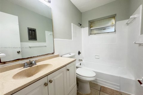House in Fort Lauderdale, Florida 3 bedrooms, 97.73 sq.m. № 1944204 - photo 5
