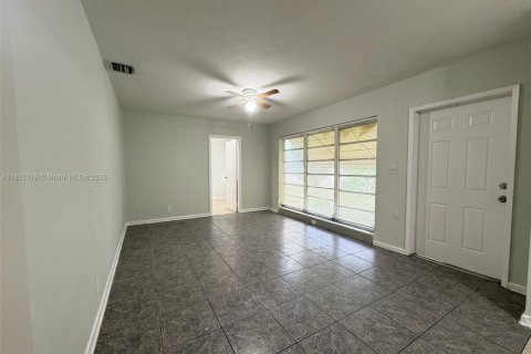 House in Fort Lauderdale, Florida 3 bedrooms, 97.73 sq.m. № 1944204 - photo 9