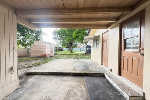 House in Fort Lauderdale, Florida 3 bedrooms, 97.73 sq.m. № 1944204 - photo 13
