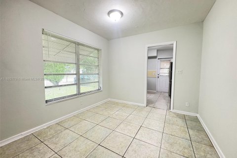 House in Fort Lauderdale, Florida 3 bedrooms, 97.73 sq.m. № 1944204 - photo 2