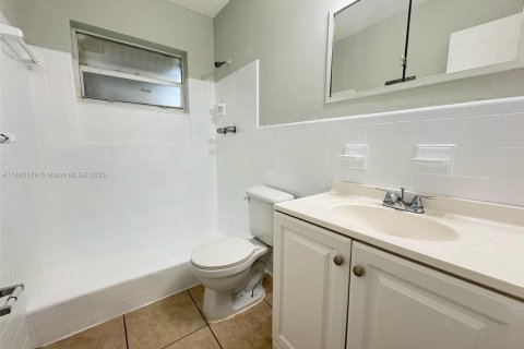 House in Fort Lauderdale, Florida 3 bedrooms, 97.73 sq.m. № 1944204 - photo 7