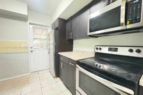 House in Fort Lauderdale, Florida 3 bedrooms, 97.73 sq.m. № 1944204 - photo 3